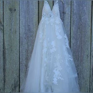 wedding dress/prom dress